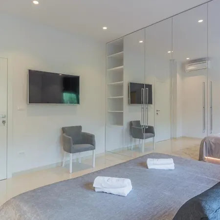 Gabrijela For 10 People Near Novigrad With 66 M2 Heated Pool And Sea View