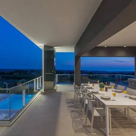 Gabrijela For 10 People Near Novigrad With 66 M2 Heated Pool And Sea View * Kaštelir