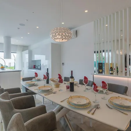 Gabrijela For 10 People Near Novigrad With 66 M2 Heated Pool And Sea View Villa *