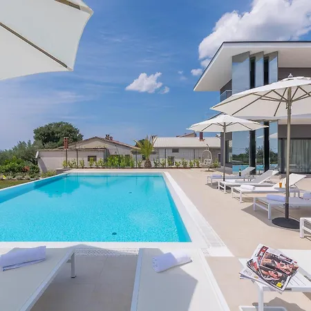 Villa Gabrijela For 10 People Near Novigrad With 66 M2 Heated Pool And Sea View Kaštelir