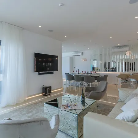 Gabrijela For 10 People Near Novigrad With 66 M2 Heated Pool And Sea View Kaštelir