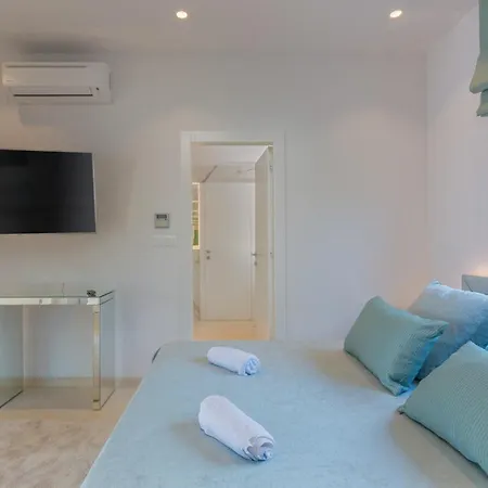 Gabrijela For 10 People Near Novigrad With 66 M2 Heated Pool And Sea View