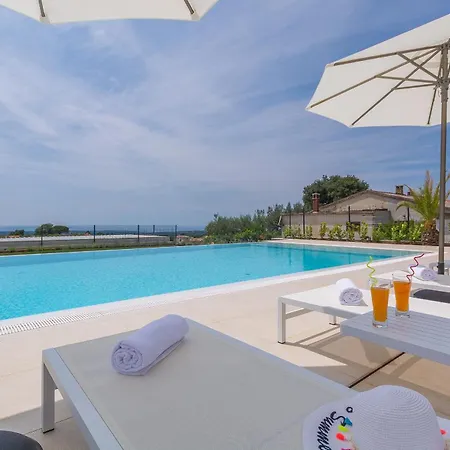Gabrijela For 10 People Near Novigrad With 66 M2 Heated Pool And Sea View * Kaštelir