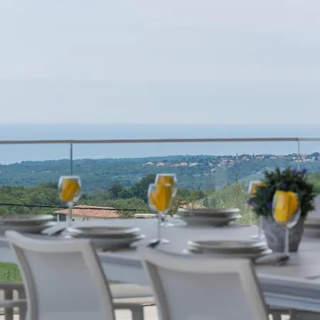 Gabrijela For 10 People Near Novigrad With 66 M2 Heated Pool And Sea View Villa *
