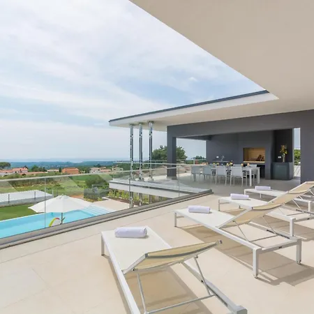 Gabrijela For 10 People Near Novigrad With 66 M2 Heated Pool And Sea View *