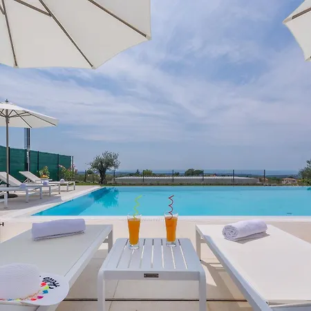 Gabrijela For 10 People Near Novigrad With 66 M2 Heated Pool And Sea View Villa Kaštelir