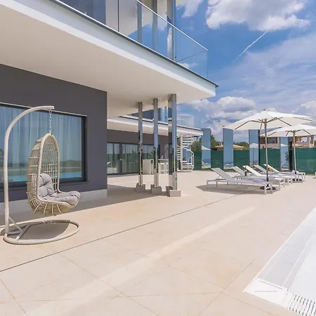 Gabrijela For 10 People Near Novigrad With 66 M2 Heated Pool And Sea View