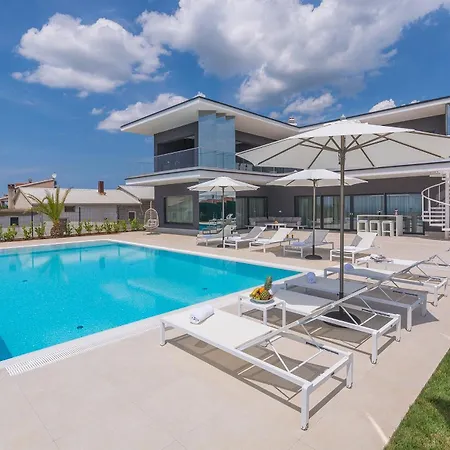 Gabrijela For 10 People Near Novigrad With 66 M2 Heated Pool And Sea View Villa