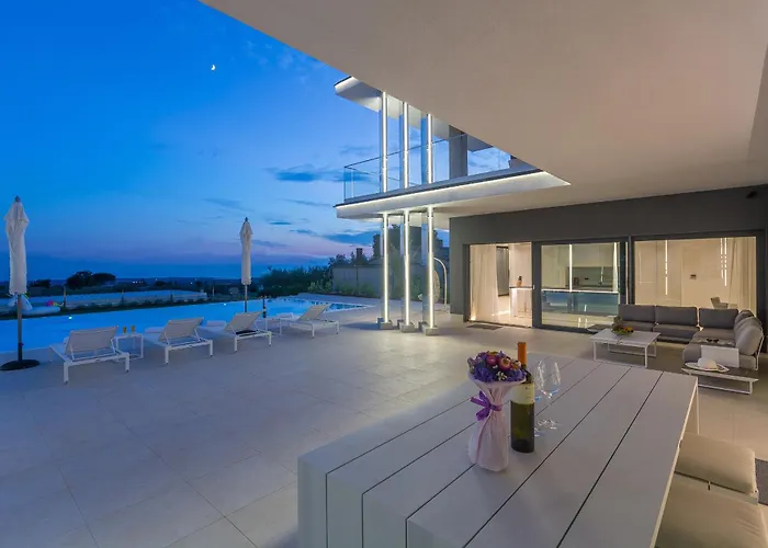 Gabrijela For 10 People Near Novigrad With 66 M2 Heated Pool And Sea View * Kaštelir