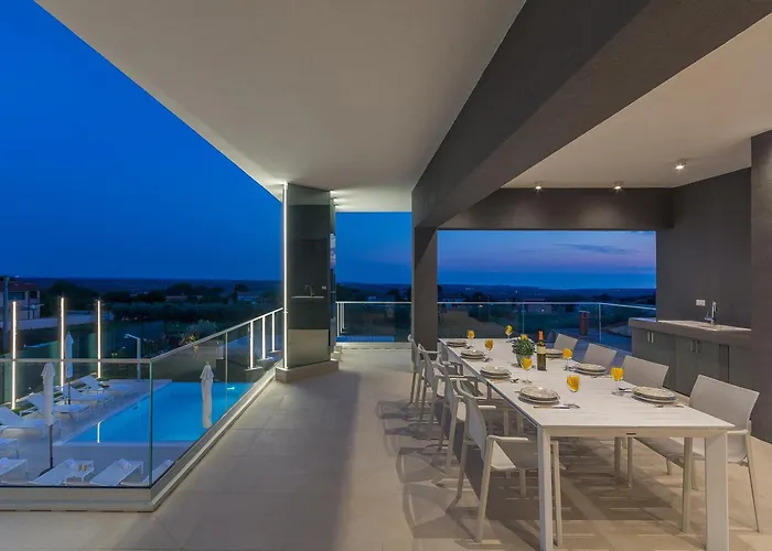 Gabrijela For 10 People Near Novigrad With 66 M2 Heated Pool And Sea View * Kaštelir