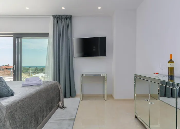 Villa Gabrijela For 10 People Near Novigrad With 66 M2 Heated Pool And Sea View Kaštelir