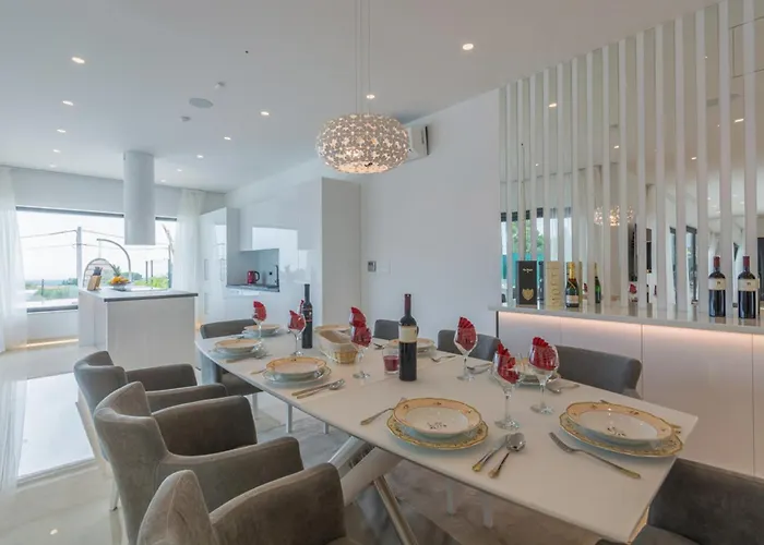 Gabrijela For 10 People Near Novigrad With 66 M2 Heated Pool And Sea View Villa *