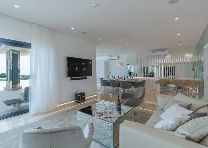 Gabrijela For 10 People Near Novigrad With 66 M2 Heated Pool And Sea View Kaštelir