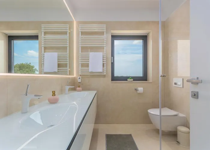 Villa Gabrijela For 10 People Near Novigrad With 66 M2 Heated Pool And Sea View