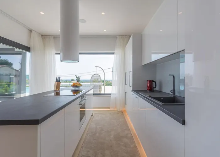 Villa Gabrijela For 10 People Near Novigrad With 66 M2 Heated Pool And Sea View *