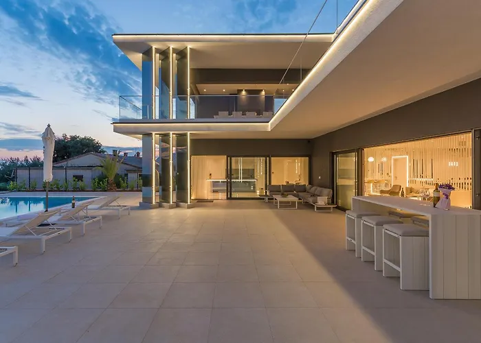 Villa Gabrijela For 10 People Near Novigrad With 66 M2 Heated Pool And Sea View Kaštelir