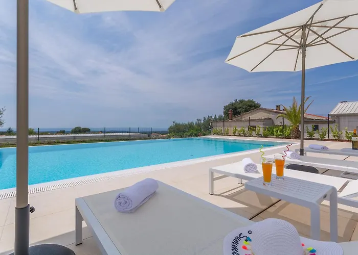 Gabrijela For 10 People Near Novigrad With 66 M2 Heated Pool And Sea View * Kaštelir