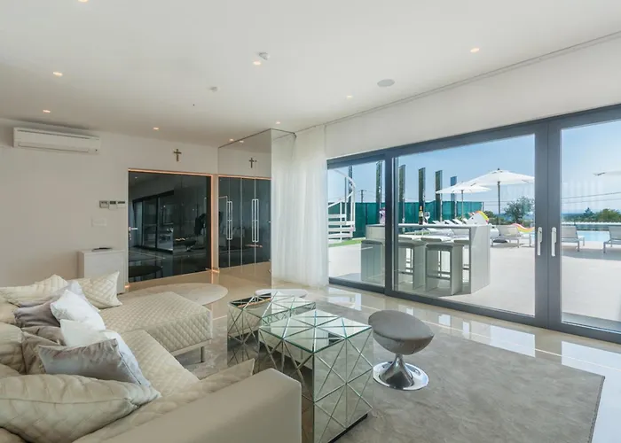 Gabrijela For 10 People Near Novigrad With 66 M2 Heated Pool And Sea View