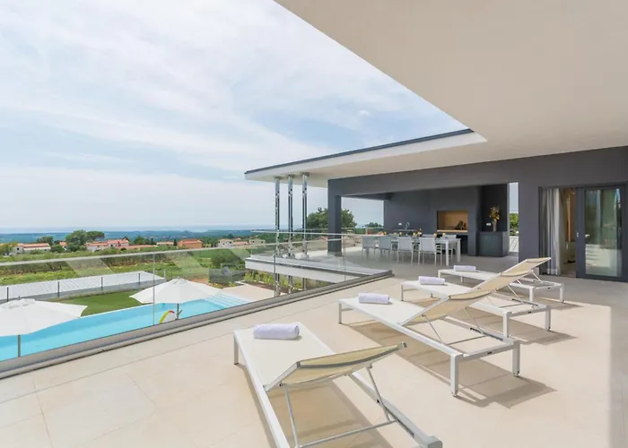 Gabrijela For 10 People Near Novigrad With 66 M2 Heated Pool And Sea View *