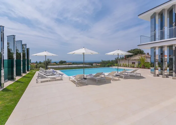 Gabrijela For 10 People Near Novigrad With 66 M2 Heated Pool And Sea View Villa *