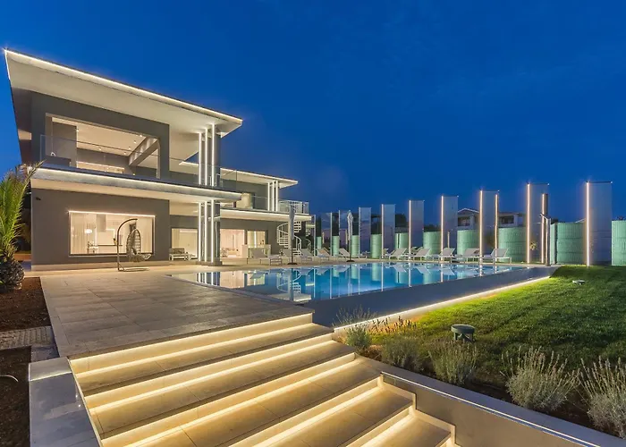 Villa Gabrijela For 10 People Near Novigrad With 66 M2 Heated Pool And Sea View *