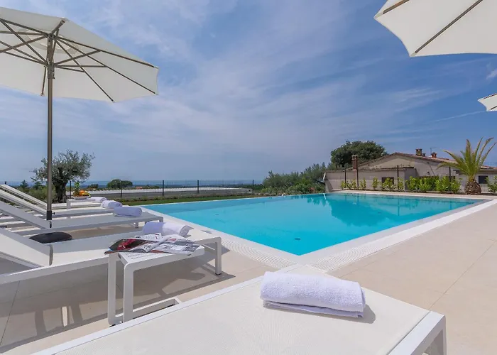 Gabrijela For 10 People Near Novigrad With 66 M2 Heated Pool And Sea View * Kaštelir