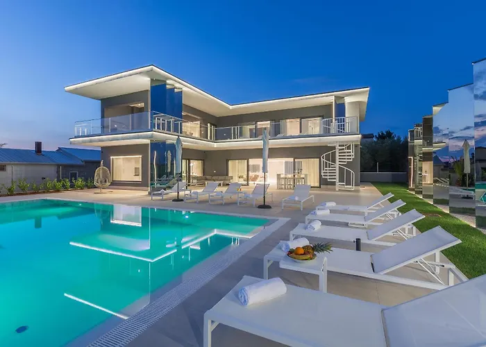 Gabrijela For 10 People Near Novigrad With 66 M2 Heated Pool And Sea View Villa *