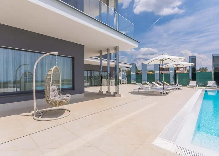 Gabrijela For 10 People Near Novigrad With 66 M2 Heated Pool And Sea View