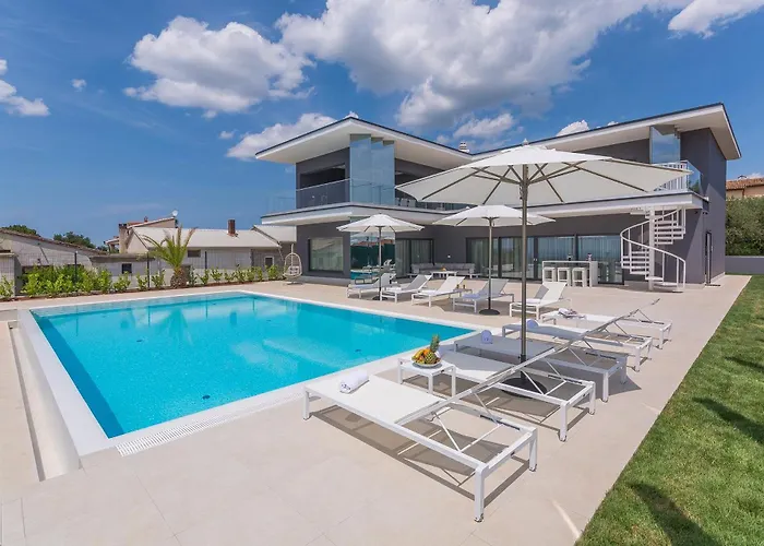 Gabrijela For 10 People Near Novigrad With 66 M2 Heated Pool And Sea View Villa
