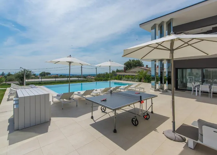 Gabrijela For 10 People Near Novigrad With 66 M2 Heated Pool And Sea View *